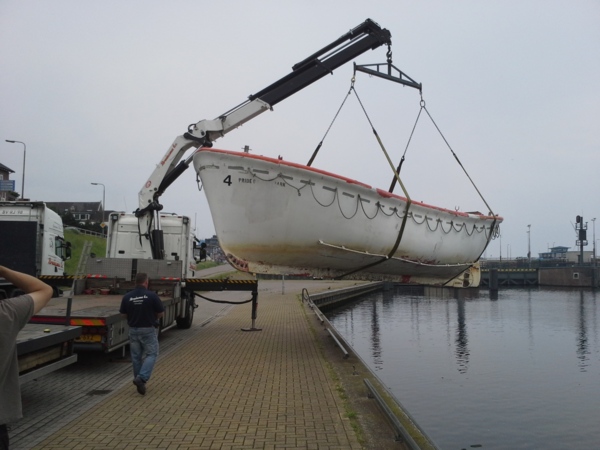 lifeboatcompany_reddingssloep_transport_mulder_rijke.jpg